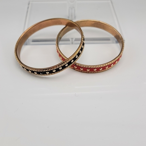 Set of gold tone red and black bracelets. GUC - Picture 7 of 8